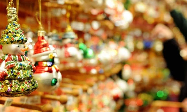 Τα εορταστικά ωράρια των καταστημάτων – Μέρες και ώρες που θα είναι ανοικτά